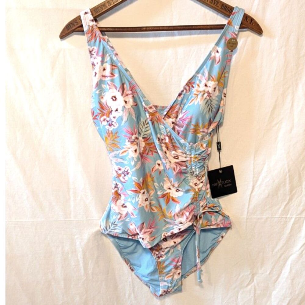 Nip-Tuck One Piece Swimsuit, size US 6